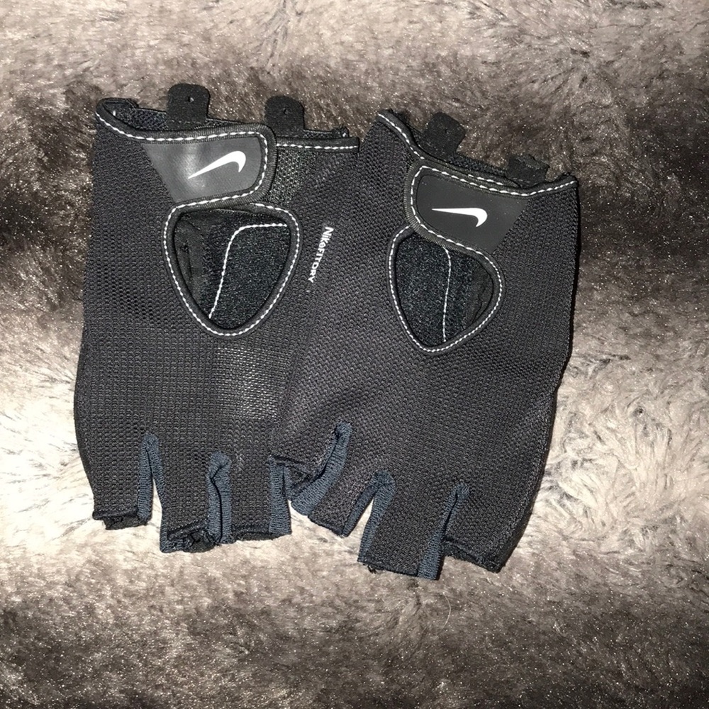 Nike gloves
